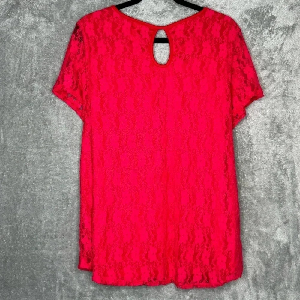 Star Vixen 2X Short Top Red Floral Short Sleeve Scoop Neck Lace Button Back - Picture 4 of 6